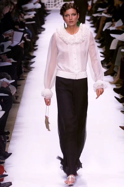 Look 16